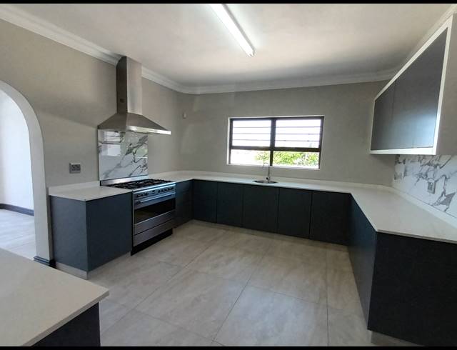 6 BEDROOM FREEHOLD FOR SALE IN LA LUCIA